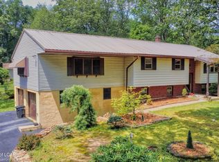 174 Oakmont Dr, Hazle Township, PA 18202