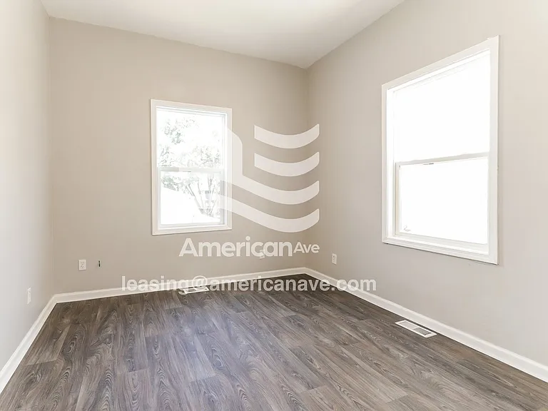 1084371_009_bedroom_9.jpg
