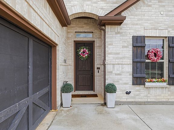 5th image of 616 Lake Cove Dr