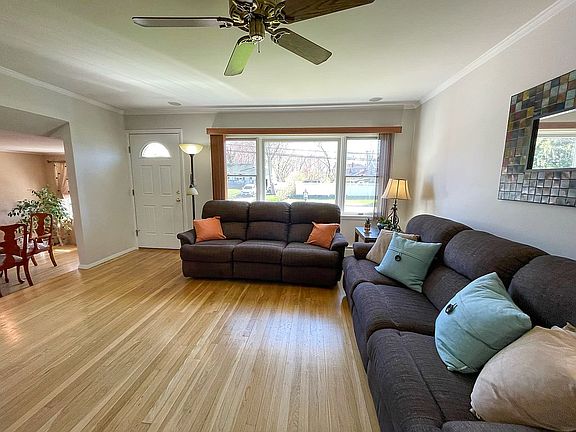 2nd image of 25 Harcourt Ave