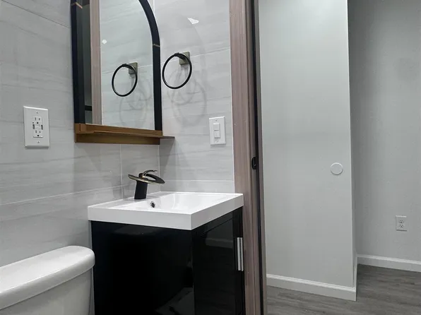 213 Woodward Street image 5 of 9