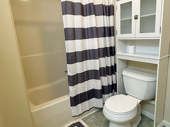 3rd image of 43 Tamarack Dr
