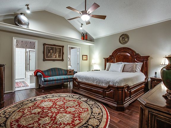 3rd image of 5212 Whispering Oaks Dr