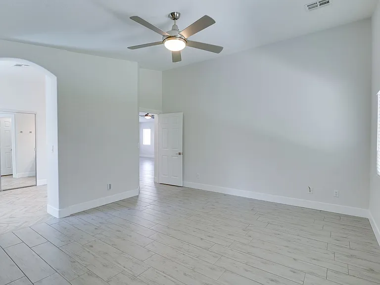1088 Snow Roof Ave — Photo 22