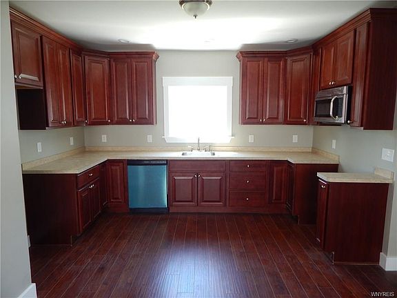 4th image of 158 Francis Ave