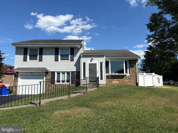 1101 Creswood Rd, Philadelphia, PA 19115