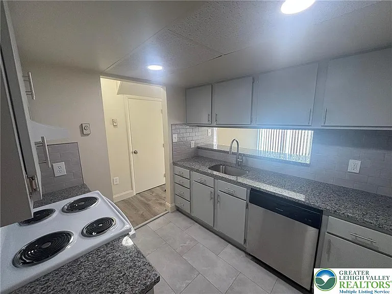 5 Stonewood Pl — Photo 10