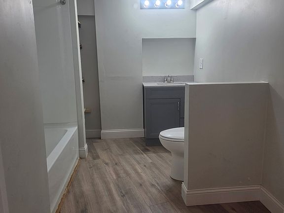 4th image of 204 1/2 N Spruce St #2B