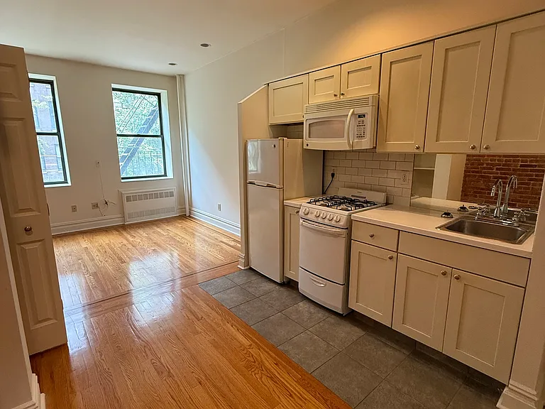 245 E 77th St #2FE — Photo 2