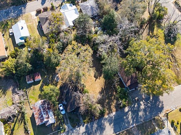 4th image of 713 Dent St