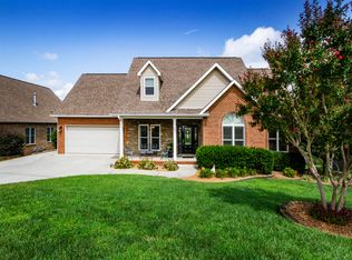 190 Pointe Summit Dr, Greenback, TN 37742
