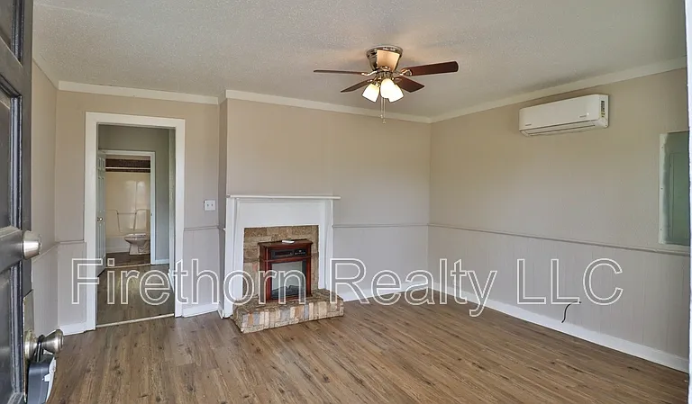 1400 Maple St — Photo 8