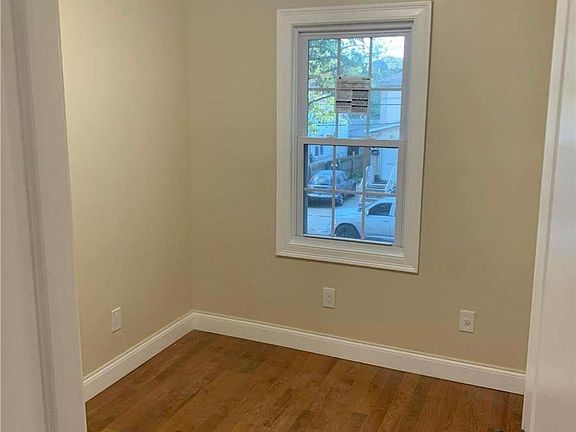 3rd image of 13241 Bennett Ct