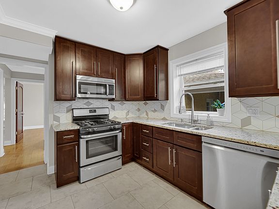 3rd image of 5526 Washington St