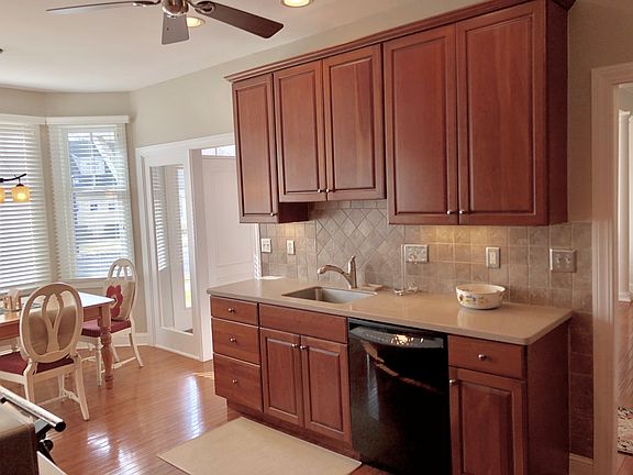 2nd image of 49 Thornbrooke Dr