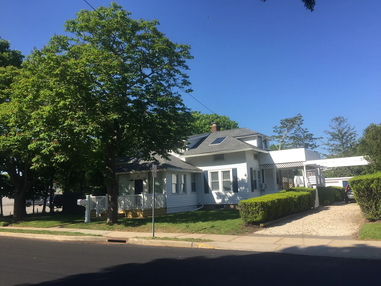 Westhampton Beach Village - Prime Location with Pool — Photo 3
