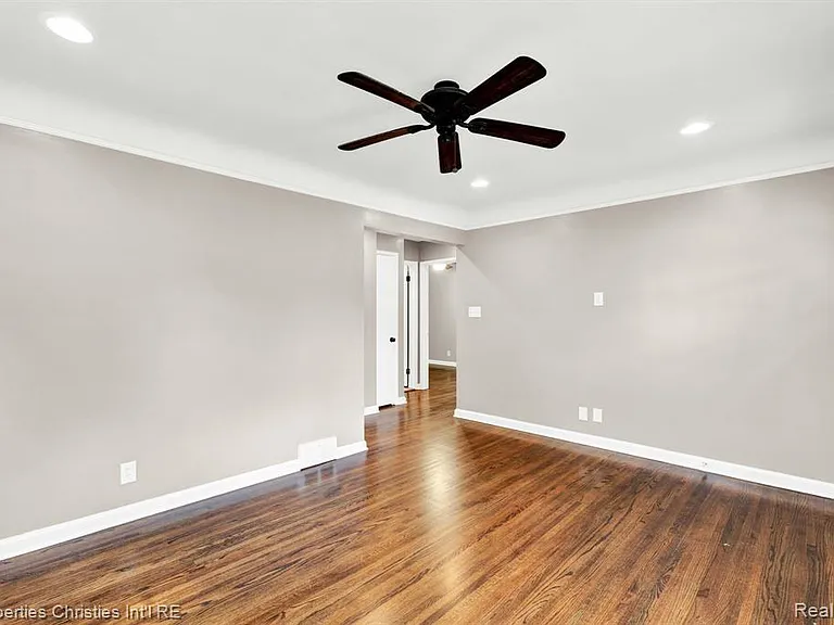 4271 Prairie Ave — Photo 6