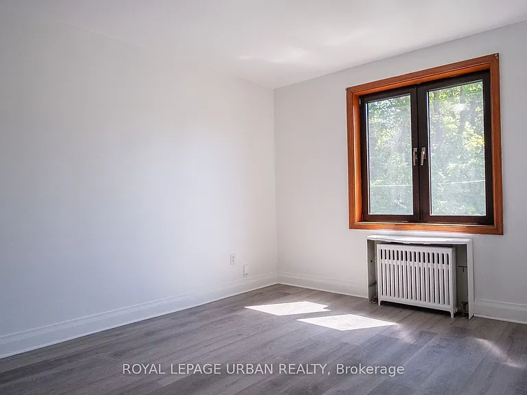 14 Camrose Cres — Photo 18