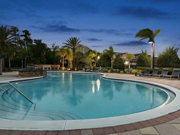 525 Avalon Park - Resort Pool