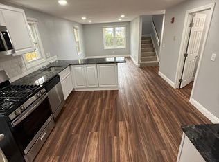 16 Saratoga Ave, Pawtucket, RI 02861