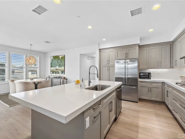 1309 Doheny Way — Photo 9