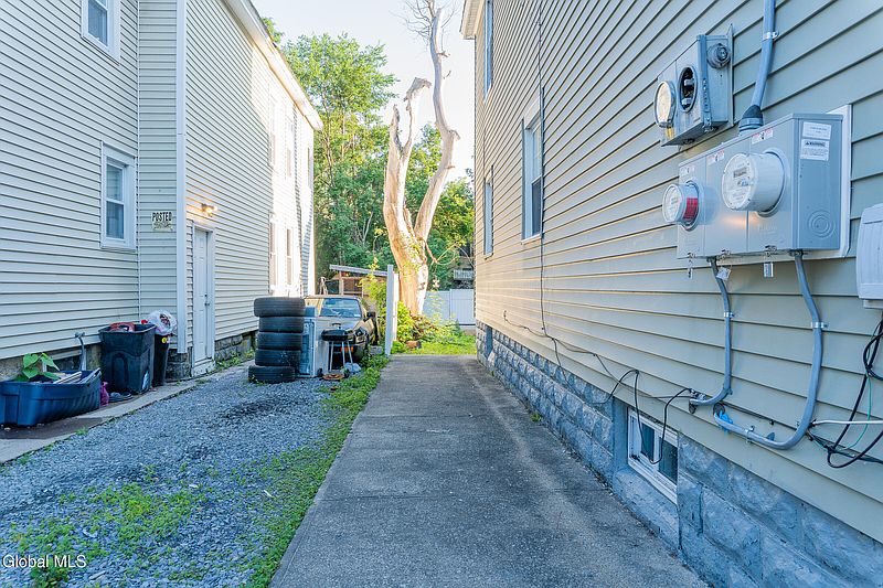 3rd image of 1016 Strong Street