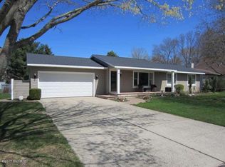 2205 Whispering Dunes Dr, Holland, MI 49424