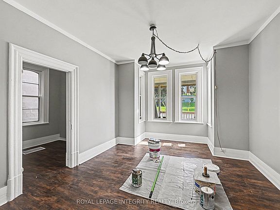 5th image of 42 Elmsley St S