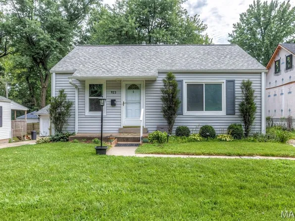 923 Tompkins St, Saint Charles, MO 63301
