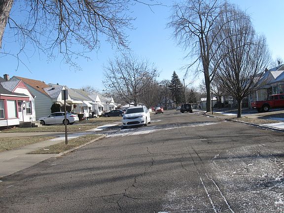4th image of 444 Mayflower Ave