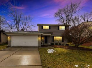 30040 Northgate Dr, Southfield, MI 48076