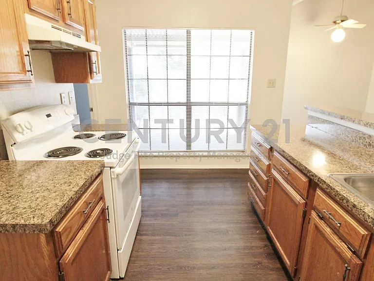 405 Pogue St — Photo 5