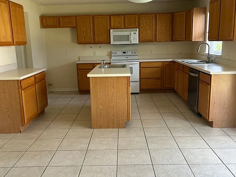 2940 Bedford St — Photo 16