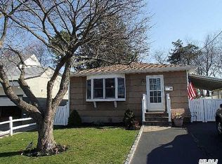 686 Windmill Ave, West Babylon, NY 11704