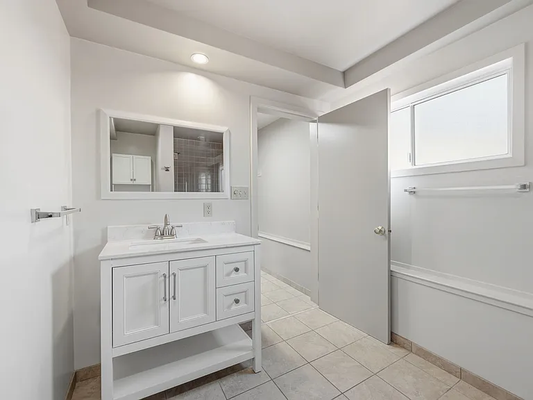 435 Alhambra Rd — Photo 17