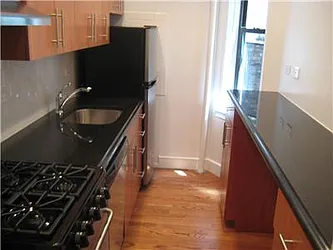 Rented by Metropolis Real Estate of Manhattan