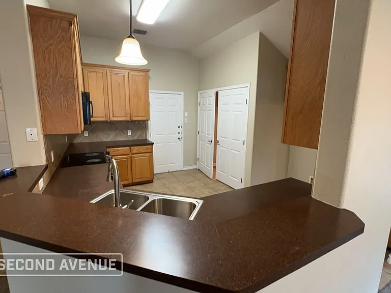 1011 Forest Oak — Photo 5