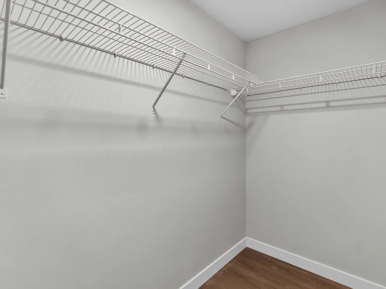 939 Chancellor Dr — Photo 15