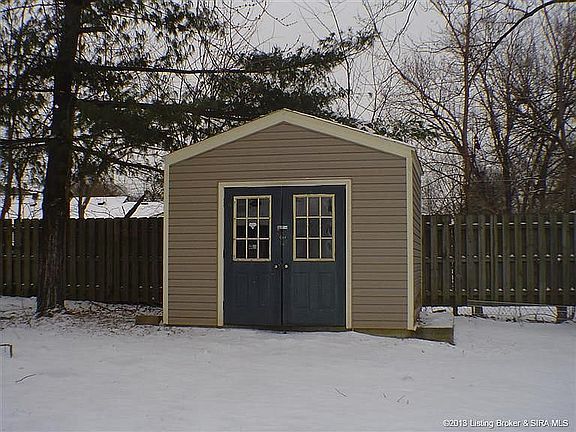 2nd image of 920 E 8th St