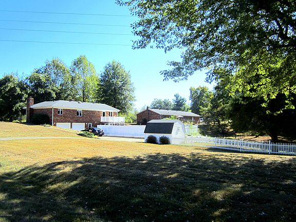 3rd image of 205 S Hillcrest Dr