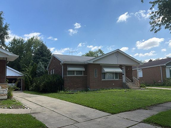 3rd image of 805 N Maple Dr
