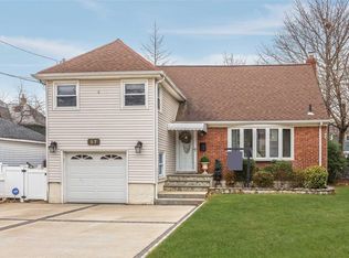 57 Edmund St, Lynbrook, NY 11563