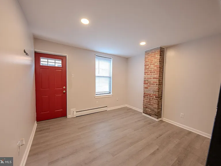 2924 Salmon St — Photo 4