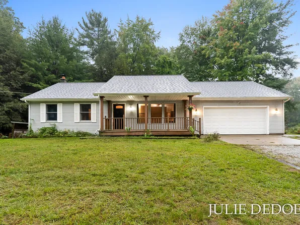 17722 148th Ave, Spring Lake, MI 49456