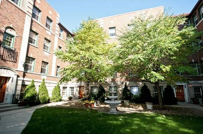 Building / Courtyard