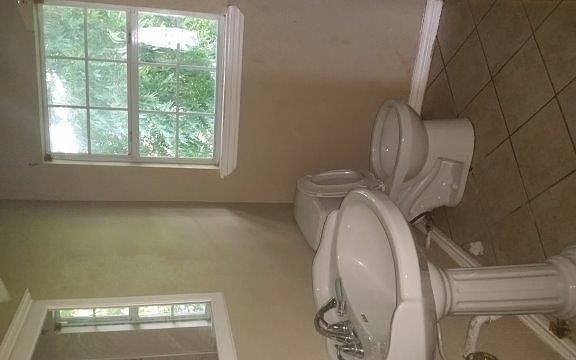 5th image of 3303 Bennington Dr