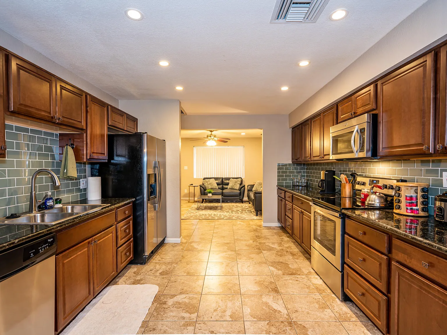 4 bed, 2216 sqft, $3,300 — Photo 2