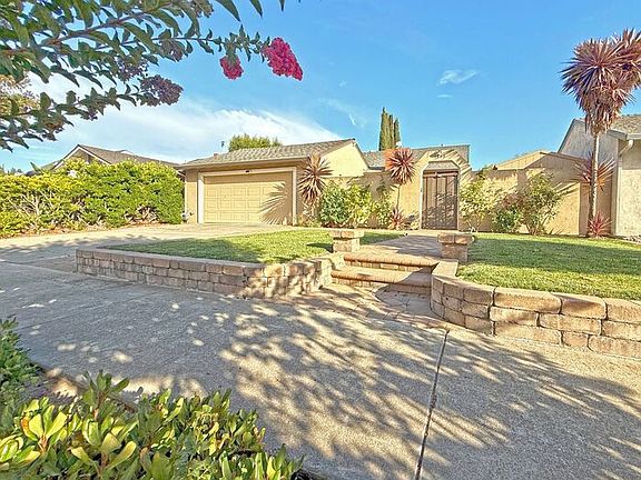 2nd image of 1808 Loch Ness Way