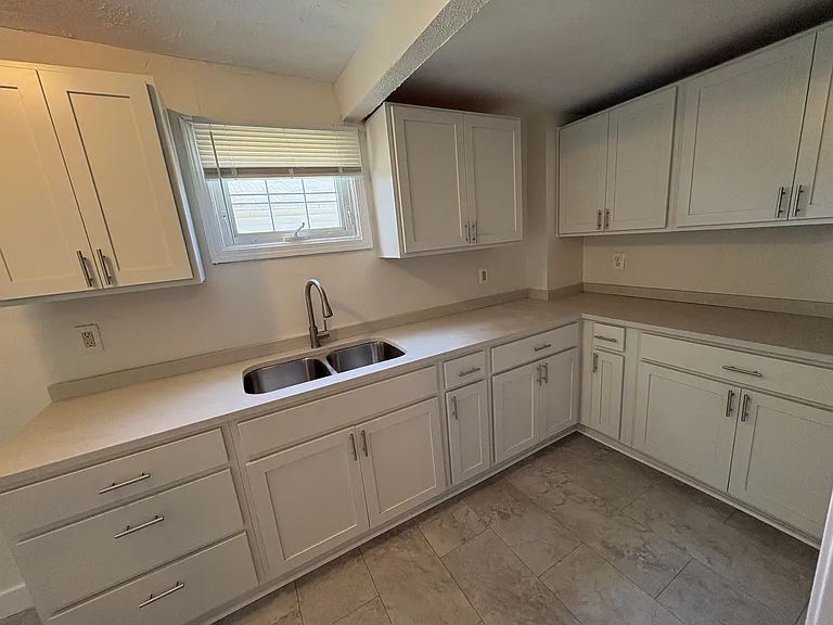 1254 Leeser Ave — Photo 4