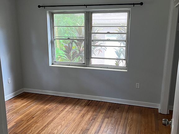 4th image of 718 S Mills Ave